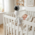 Last inn bildet i Gallery Viewer, Bamy babycall-kamera festet på sprinkelsengen med den fleksible holderen, baby sover i sengen